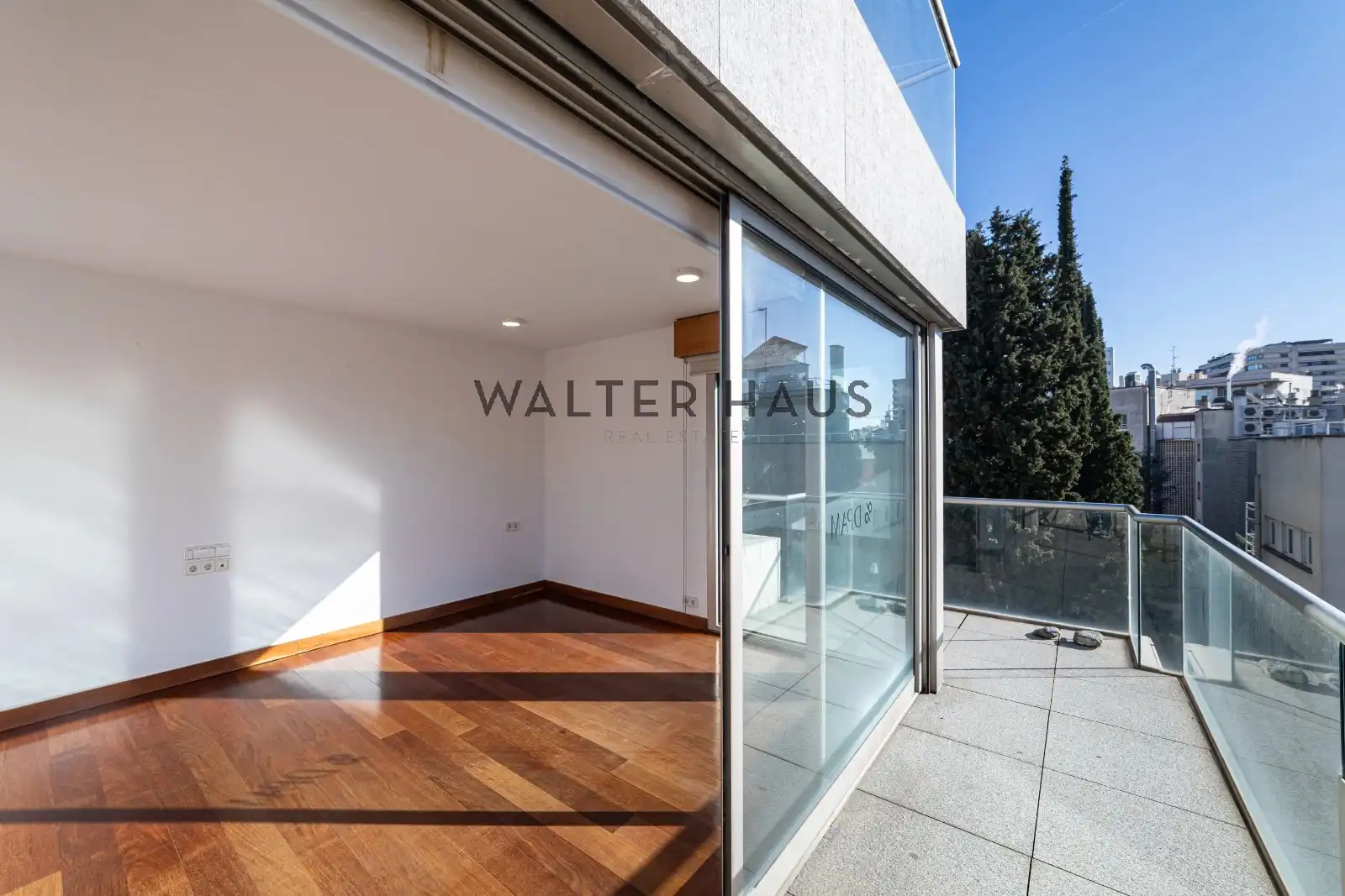 Vista exterior de Piso en venta en Madrid con Aire acondicionado, Calefacción y Jardín privado