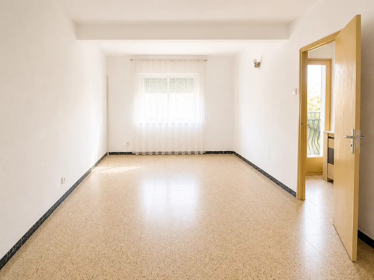 Wohnung zum Verkauf in Santa Coloma de Gramenet mit Klimaanlage, Heizung und Balkon