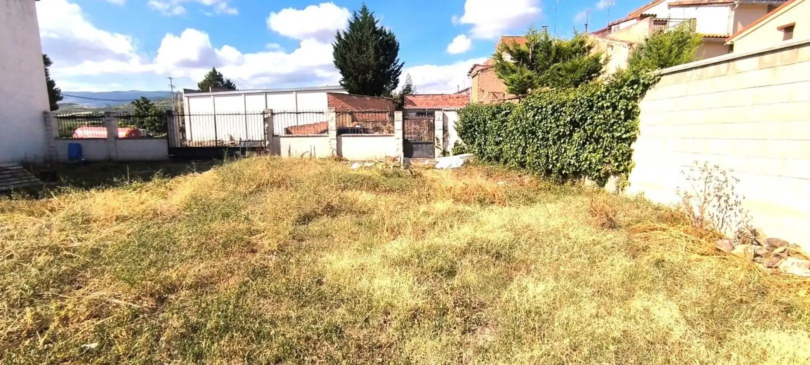 Houses for sale in Corera  with Storage room