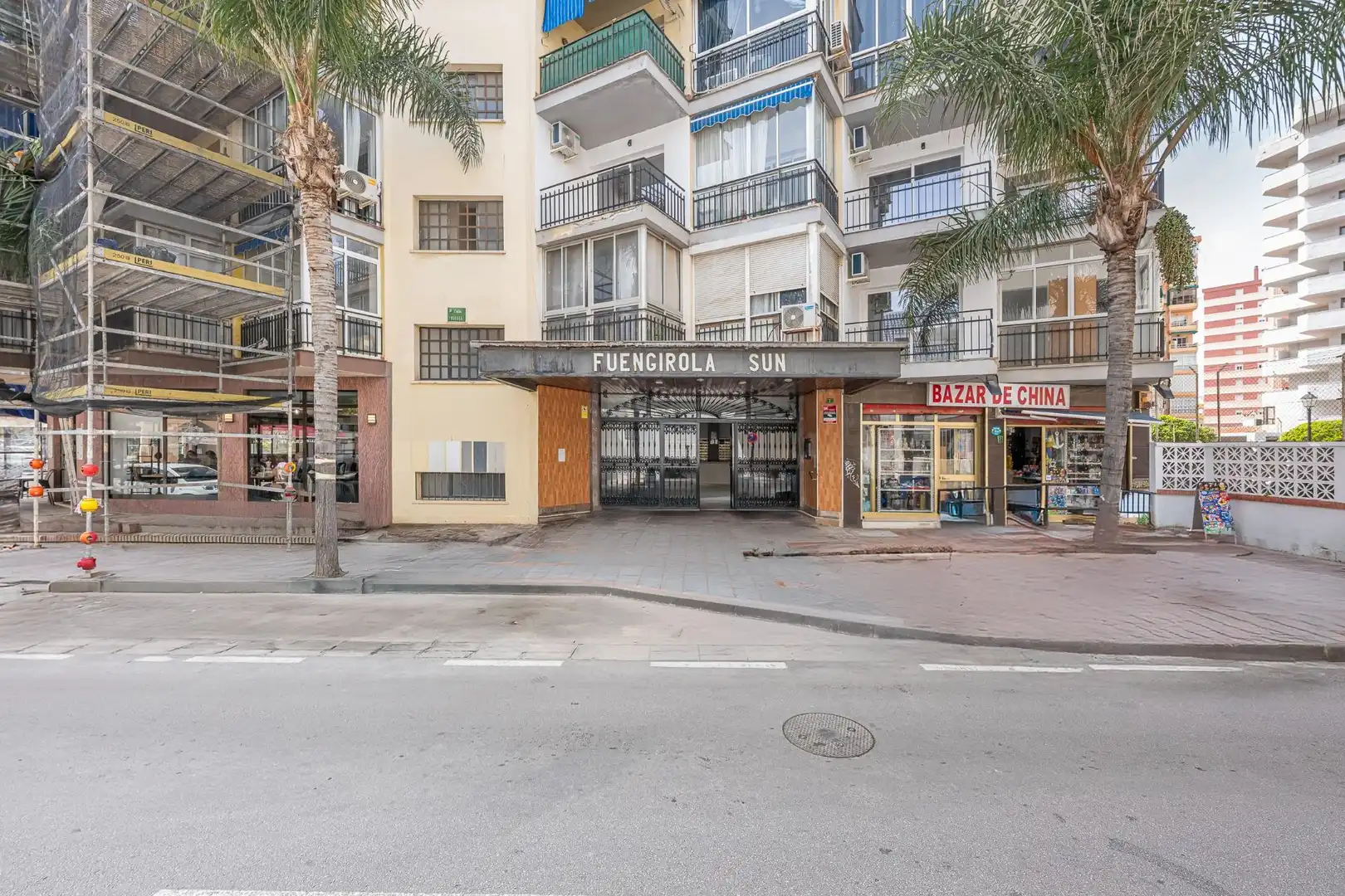 Vista exterior de Estudi en venda en Fuengirola amb Aire condicionat, Moblat i Piscina comunitària
