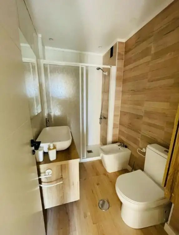 Bathroom of Flat for rent in Granada  with Air Conditioner, Furnished and Oven