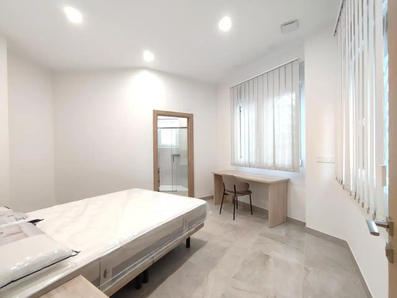 Ground floor for rent in Feria