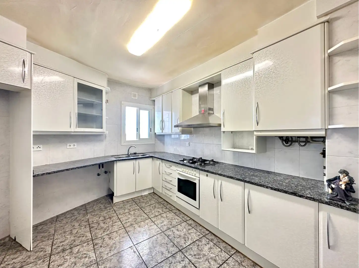 Küche von Wohnung zum Verkauf in Torelló mit Heizung, Terrasse und Ofen