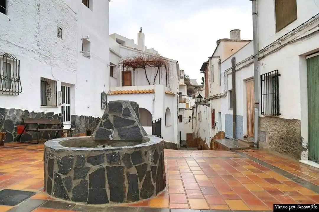 Vista exterior de Casa o xalet en venda en Sierro amb Terrassa i Traster
