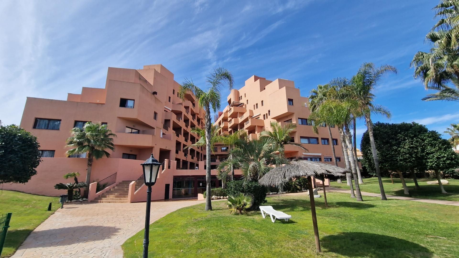 Vista exterior de Piso en venta en Manilva con Aire acondicionado, Calefacción y Terraza