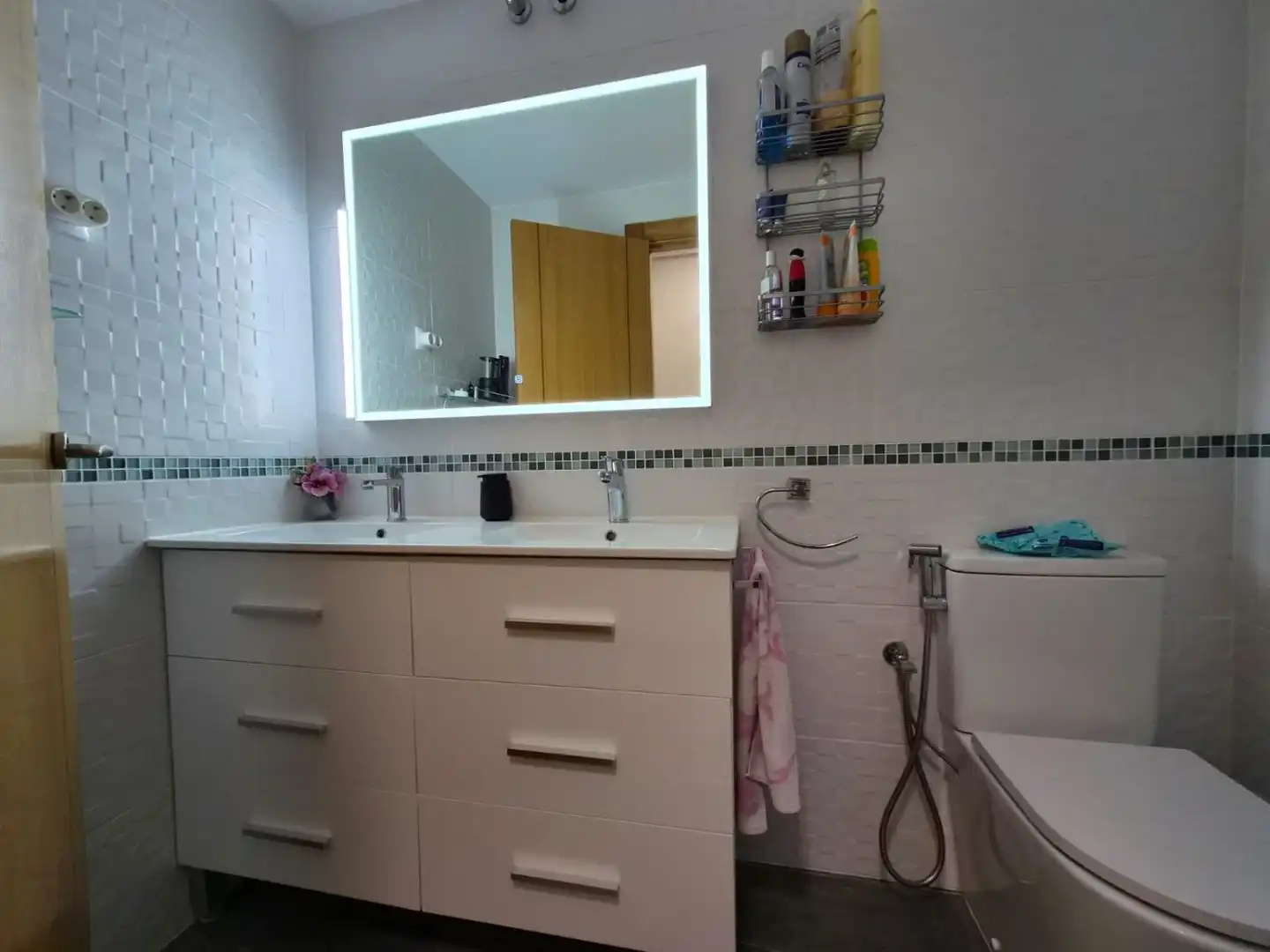 Badezimmer von Wohnung zur Miete in Águilas mit Klimaanlage und Balkon