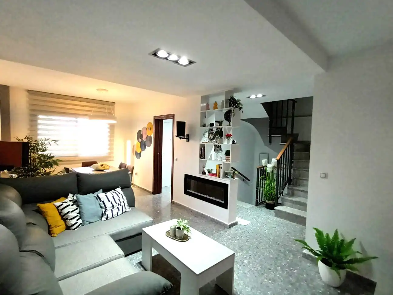 Sala de estar de Casa adosada en venta en Mérida con Aire acondicionado, Terraza y Trastero