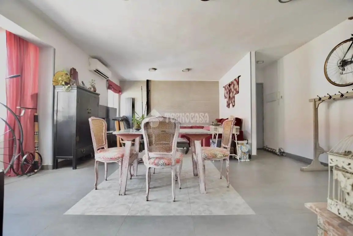 Comedor de Piso en venta en Latina