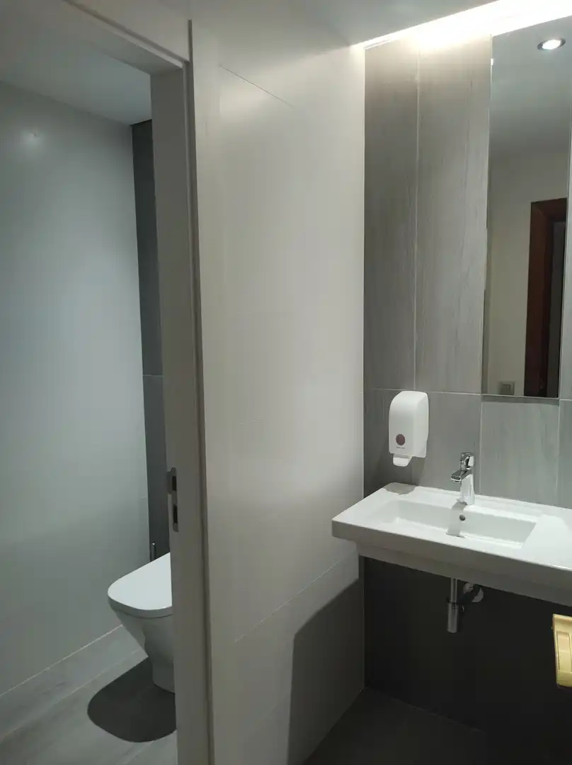 Baño de Oficina de alquiler en  Pamplona / Iruña