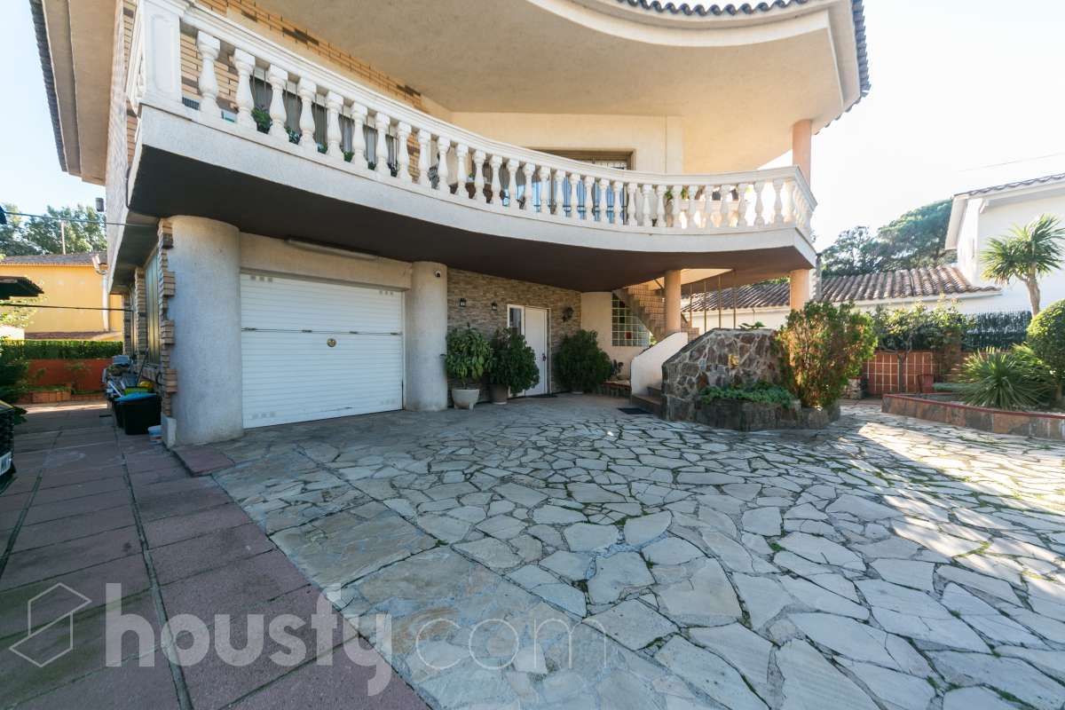 Exterior view of House or chalet for sale in Santa Eulàlia de Ronçana  with Air Conditioner, Heating and Private garden