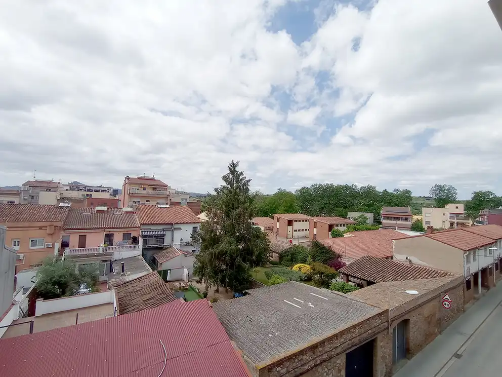Vista exterior de Piso en venta en La Llagosta con Balcón