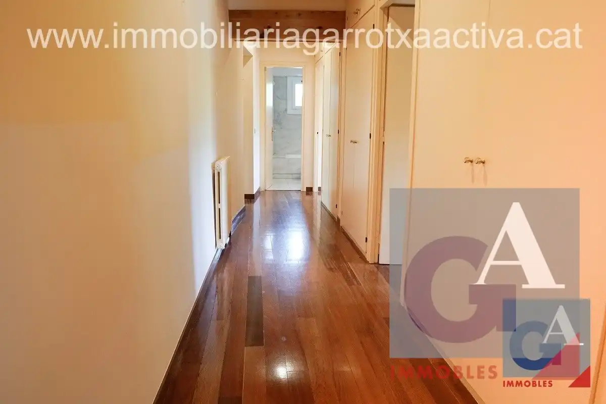 Casa rústica amb terrassa en venda a Sant Joan Les Fonts, imagen 24