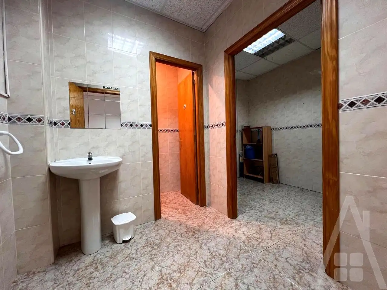 Bany de Local en venda en Etxebarri