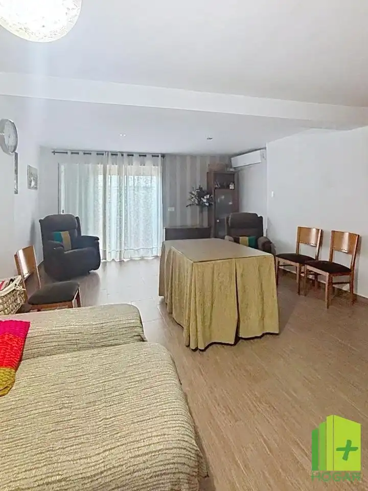 Sala de estar de Casa adosada en venta en Jaén con Aire acondicionado, Terraza y Balcón