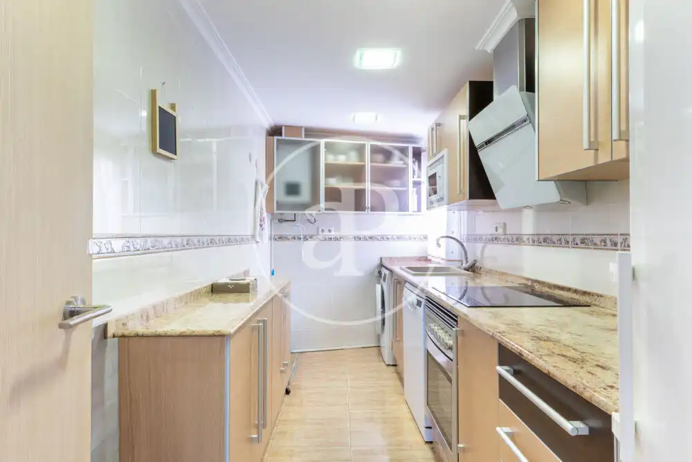 Cuina de Pis de lloguer en Valencia amb Aire condicionat, Calefacció i Terrassa