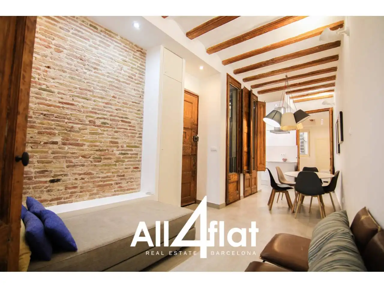 Flat with terrace for sale in Calle Nou de la Rambla