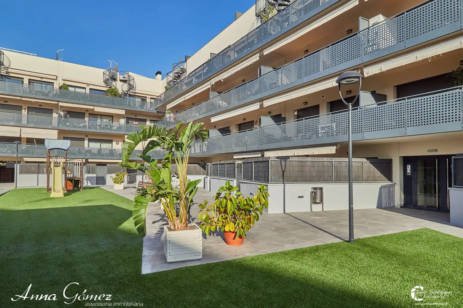 Vista exterior de Planta baja en venta en El Vendrell con Calefacción, Parquet y Terraza