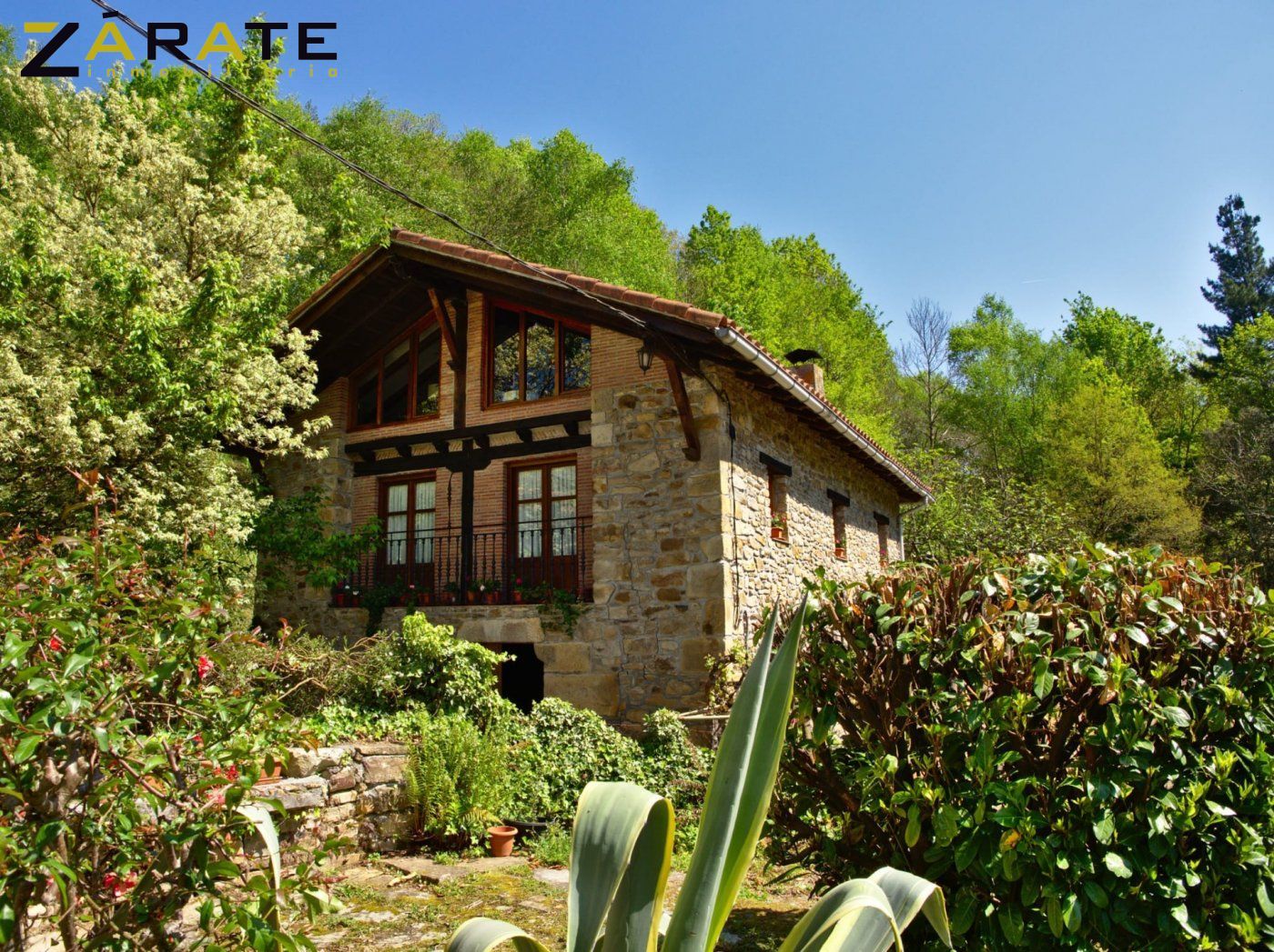 Vista exterior de Casa o xalet en venda en Orozko amb Calefacció, Jardí privat i Terrassa