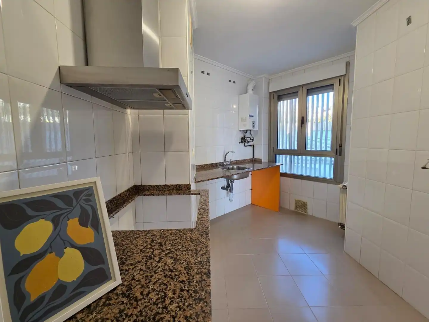 Küche von Wohnung zum Verkauf in Santander mit Heizung, Privatgarten und Parkett