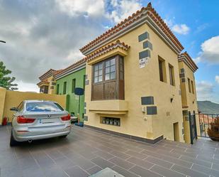 Vista exterior de Casa adosada en venda en Las Palmas de Gran Canaria amb Jardí privat, Terrassa i Traster