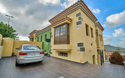 Vista exterior de Casa adosada en venda en Las Palmas de Gran Canaria amb Jardí privat, Terrassa i Traster