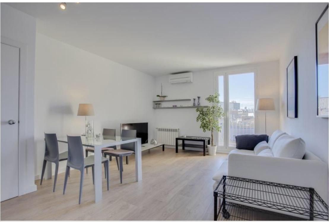 Living room of Flat for sale in  Barcelona Capital  with Air Conditioner, Heating and Balcony
