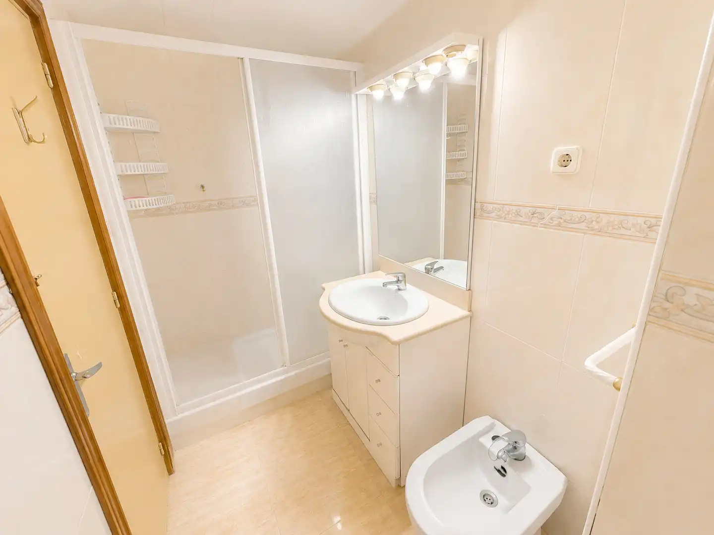 Baño de Piso en venta en Santa Coloma de Gramenet con Aire acondicionado, Calefacción y Balcón