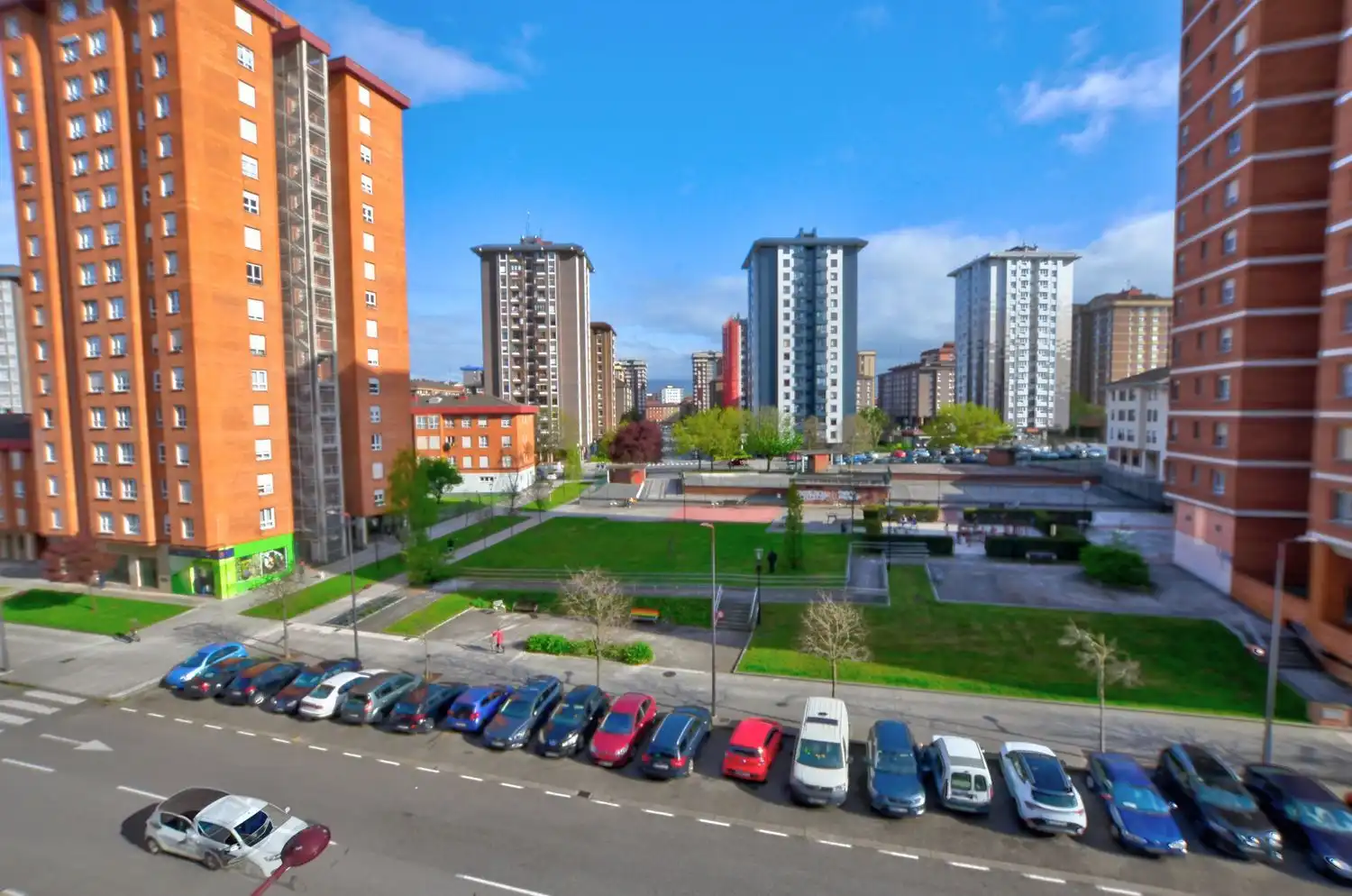 Vista exterior de Pis en venda en Gijón  amb Traster i Piscina