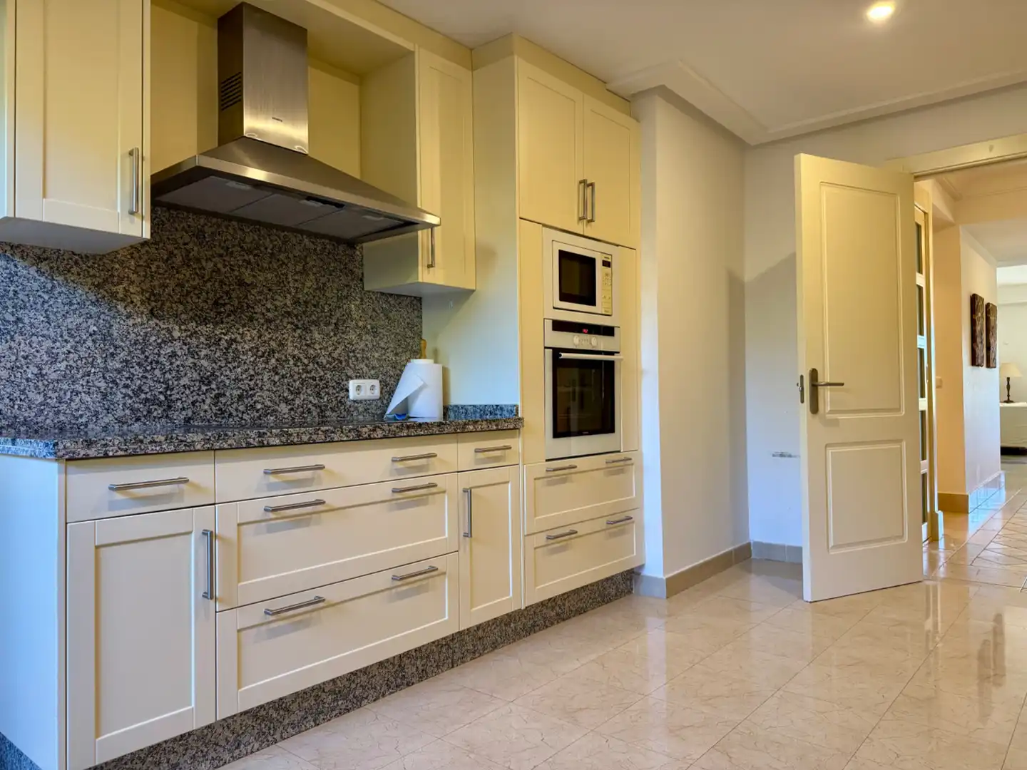 Kitchen of Flat for sale in Sotogrande  with Air Conditioner, Heating and Private garden