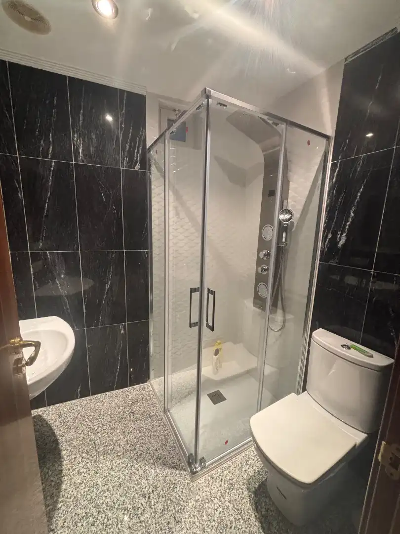 Badezimmer von Wohnungen zur Miete in Salamanca mit Klimaanlage, Heizung und Möbliert