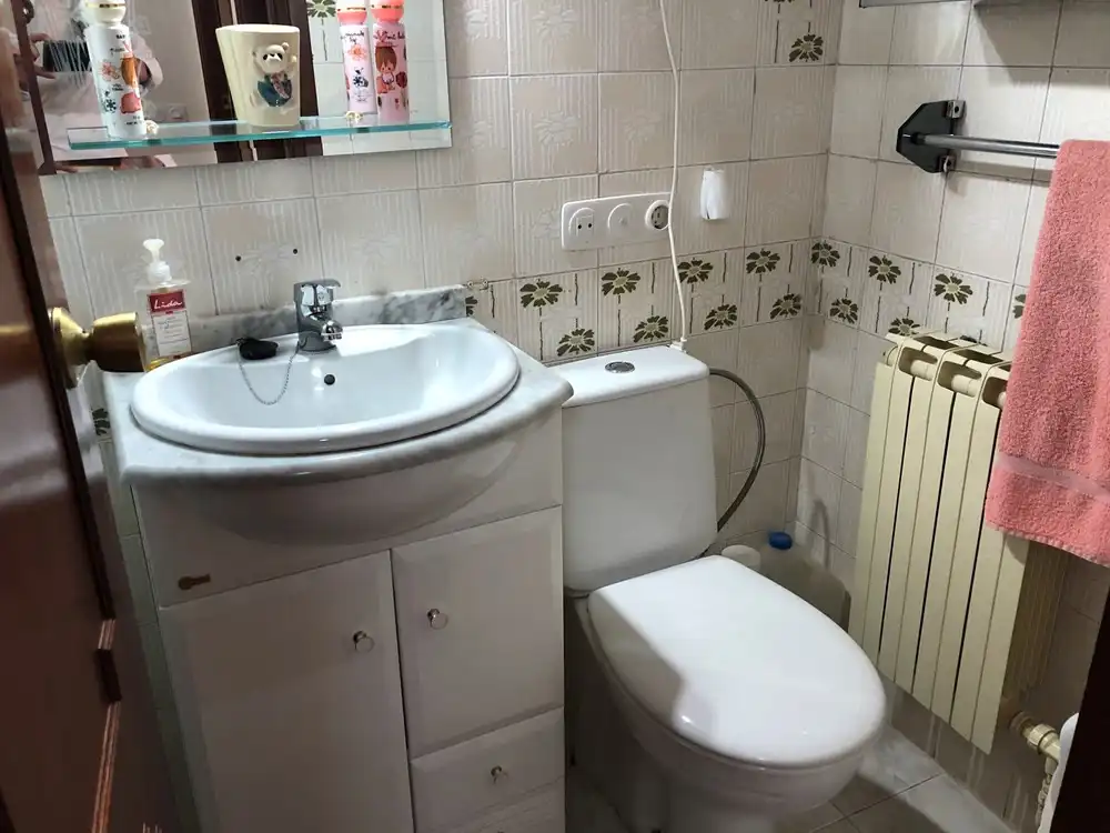 Bany de Pis en venda en Segovia amb Calefacció, Piscina i Moblat