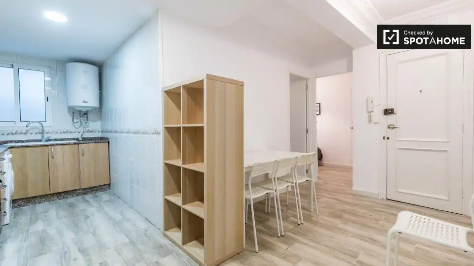 Flat for rent in Valencia  with Air Conditioner, Heating and Furnished
