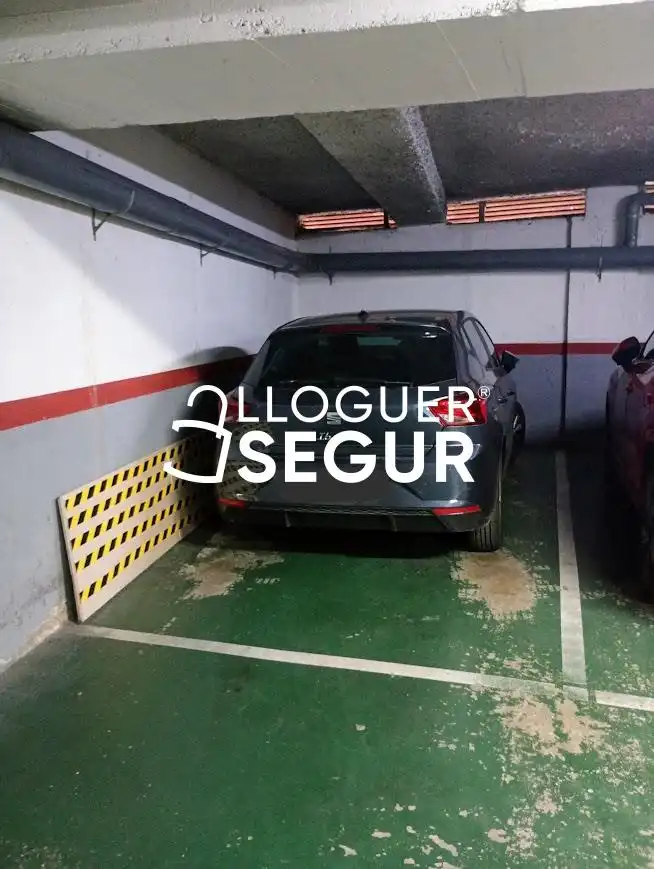 Aparcament de Pis de lloguer en Sant Boi de Llobregat amb Aire condicionat, Calefacció i Terrassa