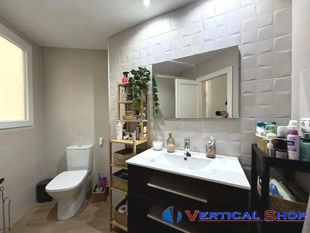 Bathroom of Flat for sale in Villena  with Air Conditioner, Parquet flooring and Balcony