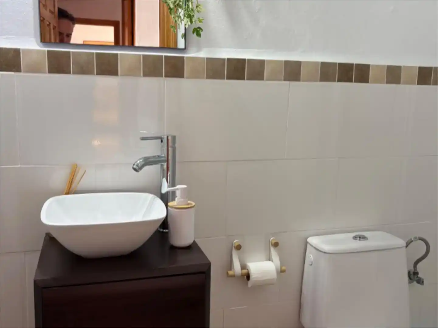 Badezimmer von Dachboden zur Miete in Zahara de los Atunes mit Klimaanlage, Schwimmbad und Balkon