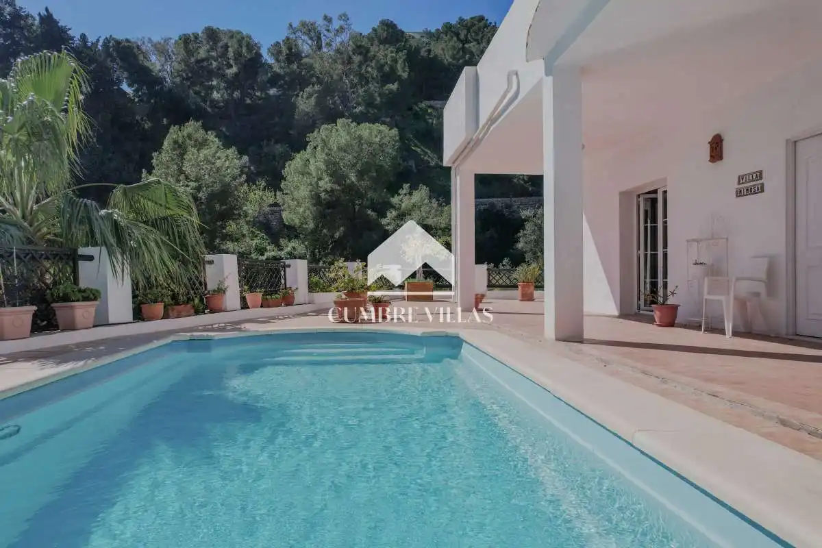Vista exterior de Casa o xalet en venda en Almuñécar amb Calefacció, Jardí privat i Terrassa
