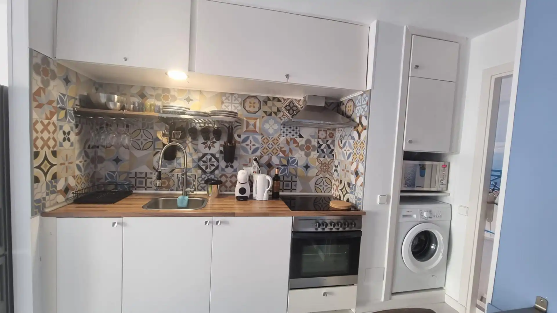 Cuina de Apartament de lloguer en Sant Pere de Ribes amb Moblat, Microones i TV
