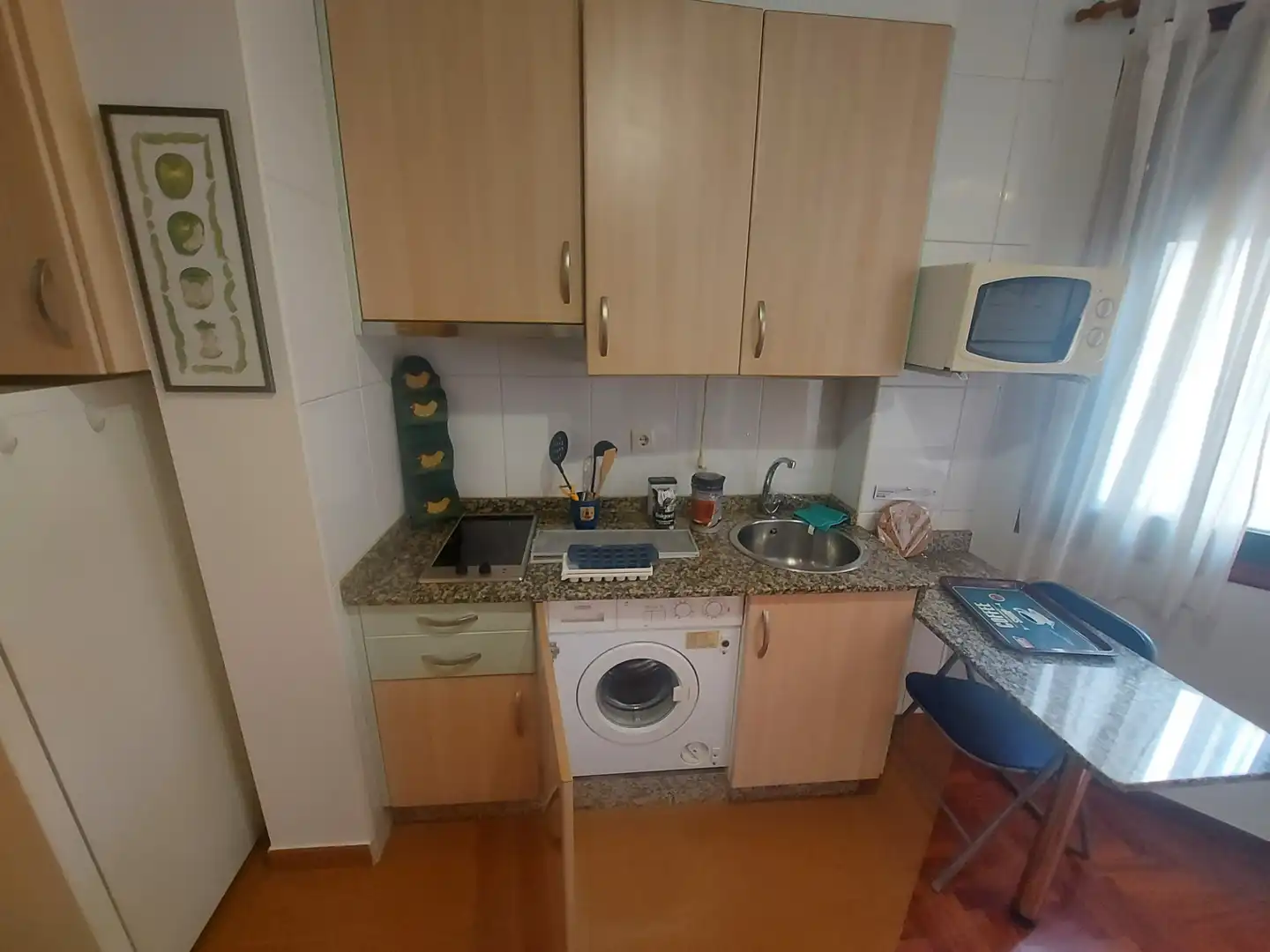 Cuina de Estudi de lloguer en Vigo  amb Parquet, Moblat i Forn