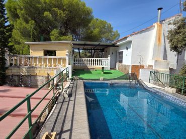 Casa con balcón en venta en Espiel