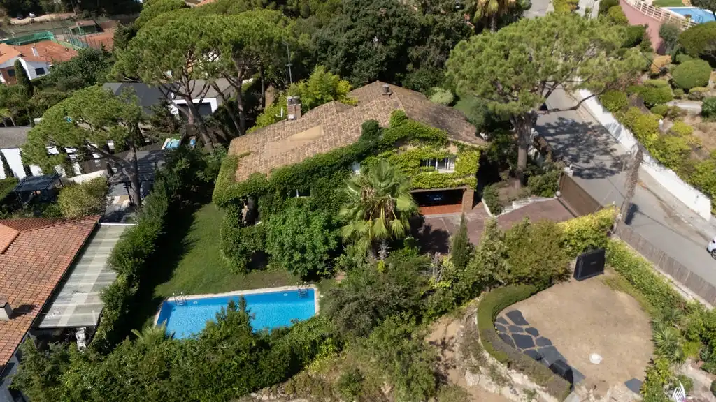 Casa amb piscina en venda a Cabrils, imagen 3