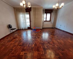 Sala d'estar de Pis en venda en Miranda de Ebro amb Calefacció, Parquet i Terrassa
