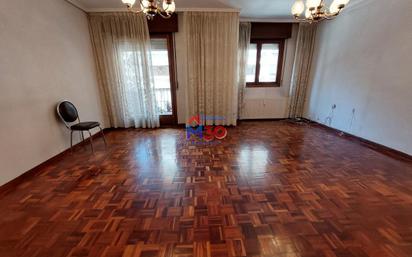 Sala d'estar de Pis en venda en Miranda de Ebro amb Calefacció, Parquet i Terrassa