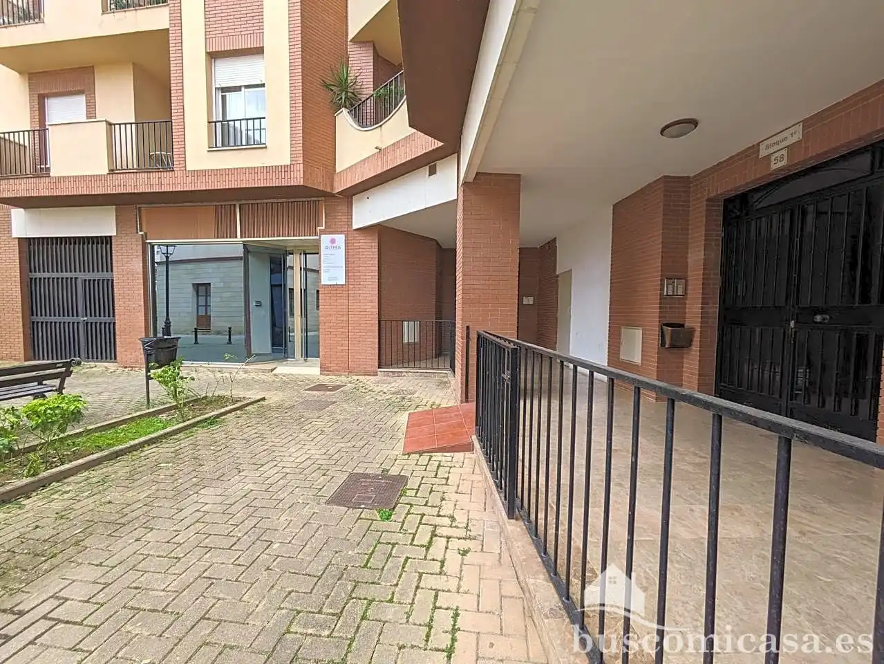 Außenansicht von Maisonette zum Verkauf in Linares mit Klimaanlage, Heizung und Abstellraum