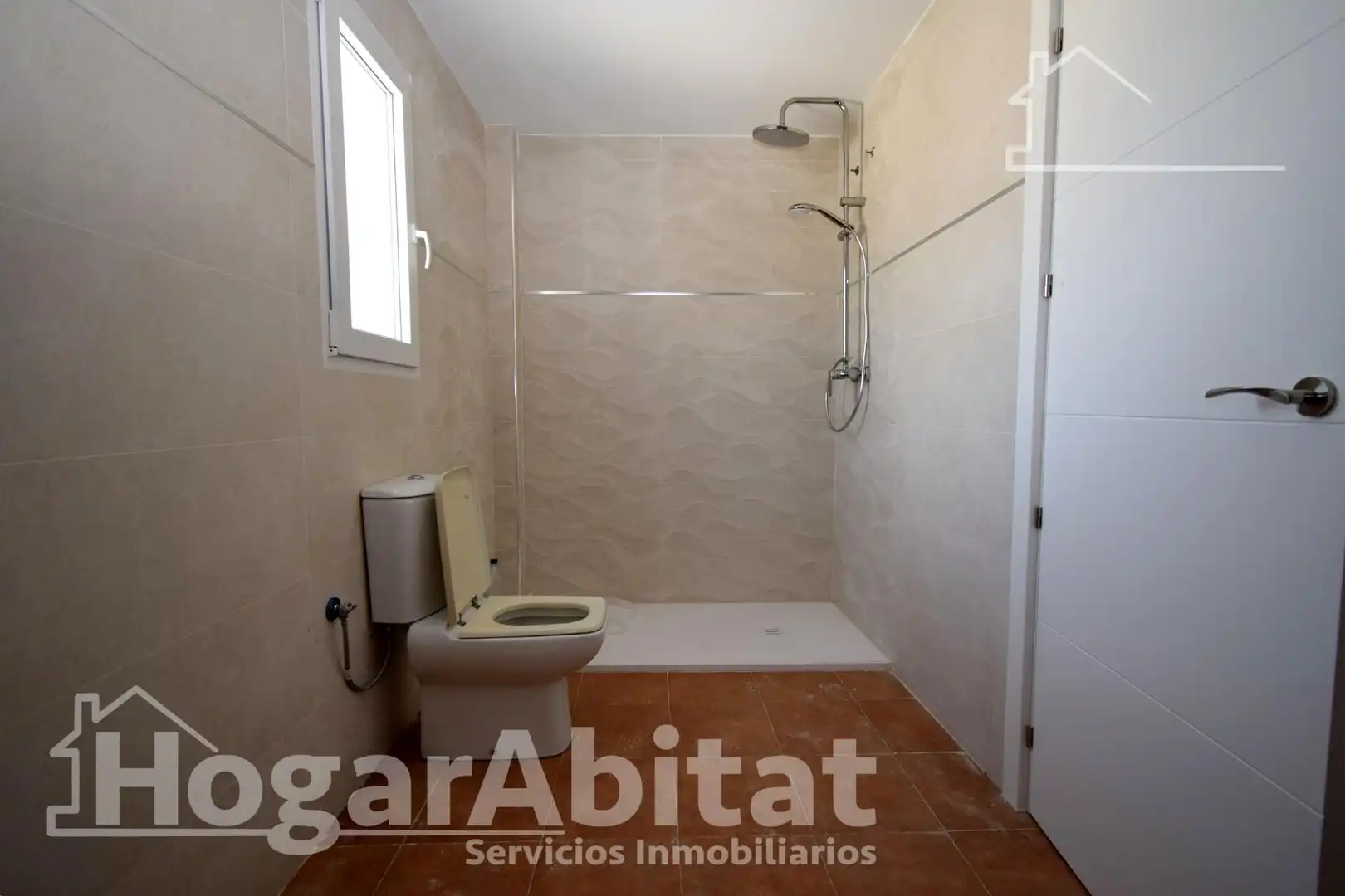 Bany de Casa o xalet en venda en Chiva amb Aire condicionat, Calefacció i Jardí privat