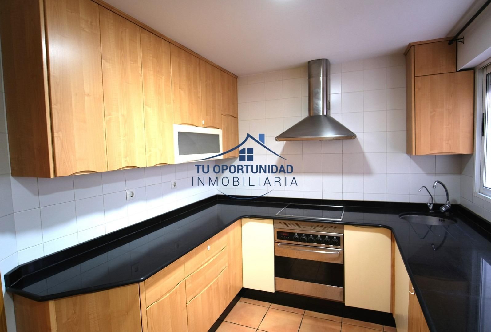 Cuina de Pis de lloguer en  Murcia Capital amb Aire condicionat, Terrassa i Moblat