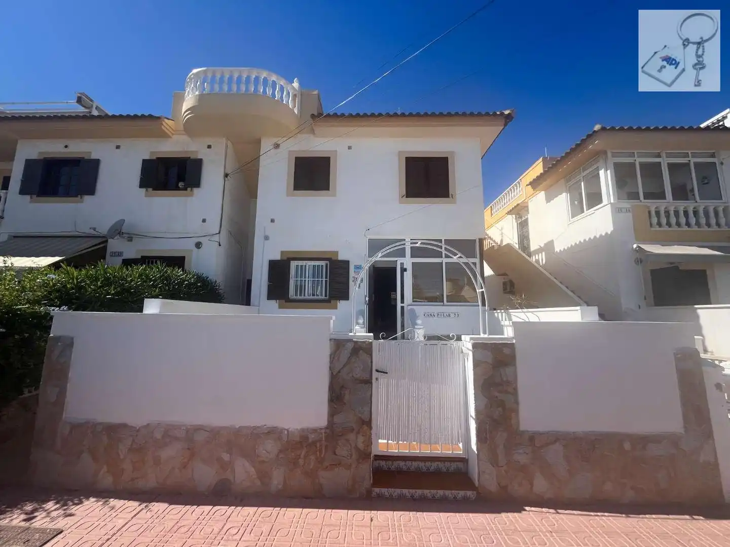 Vista exterior de Casa o xalet en venda en Orihuela amb Aire condicionat, Terrassa i Moblat