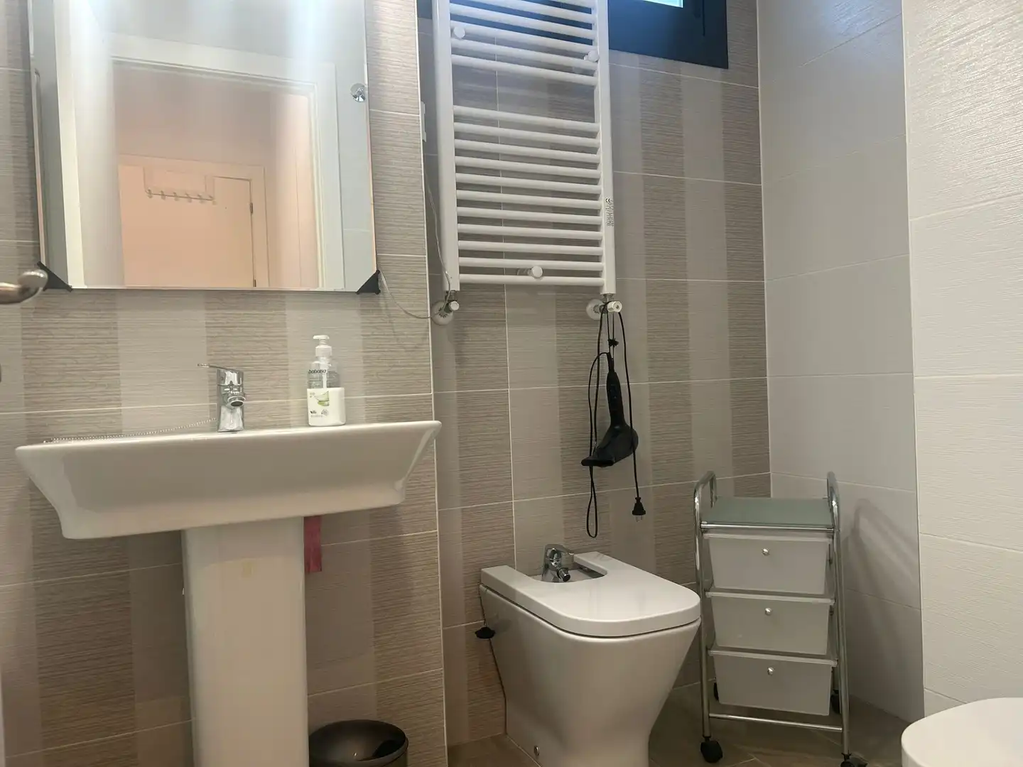 Bany de Apartament de lloguer en Madrid amb Calefacció, Jardí privat i Terrassa