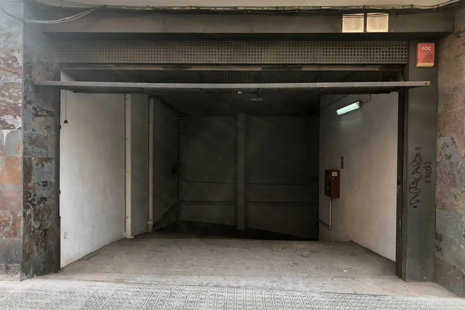 Einzelparkplatz zum Verkauf in Carrer de Santa Rosa