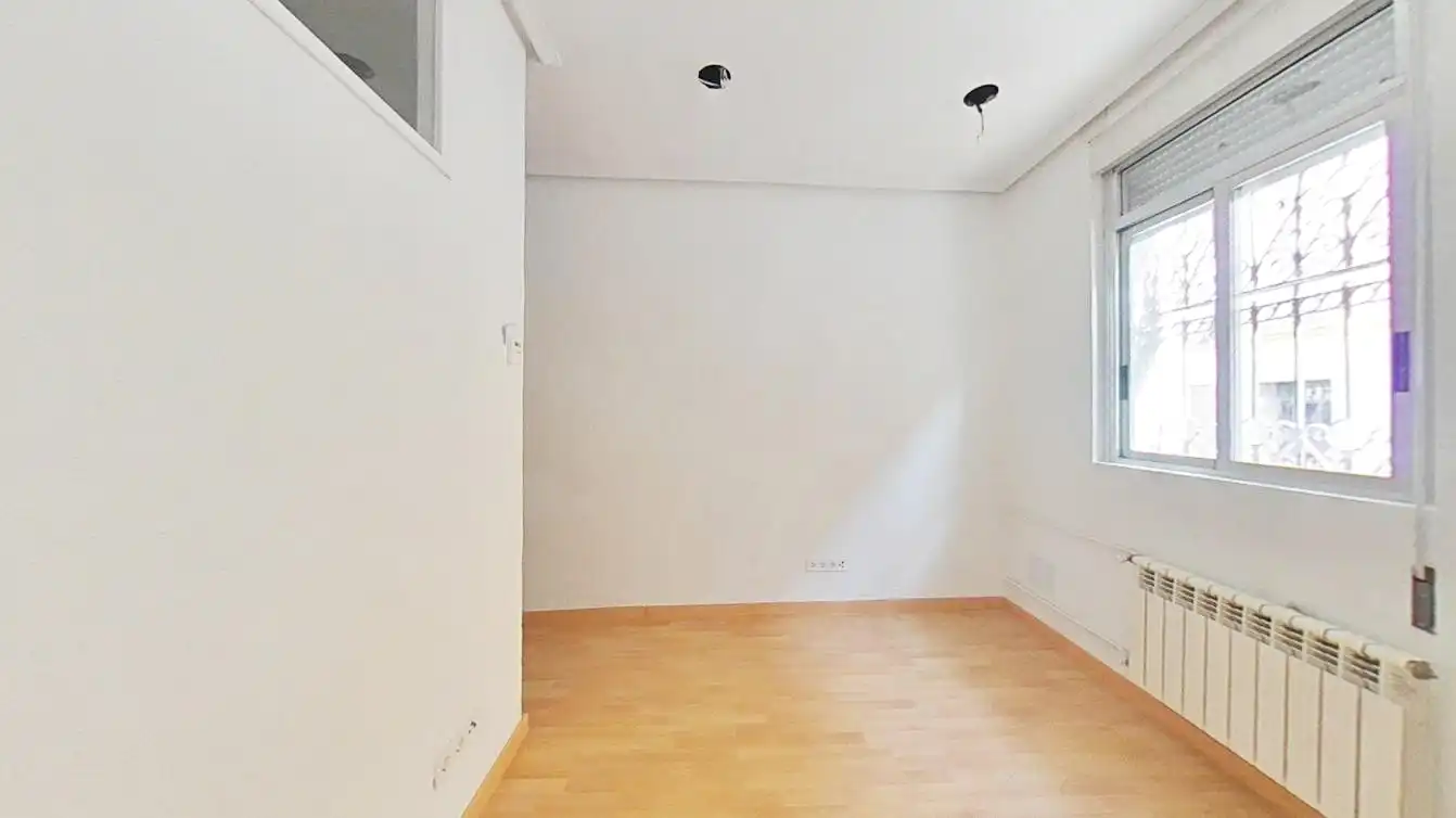 Habitación de Piso en venta en Madrid con Calefacción