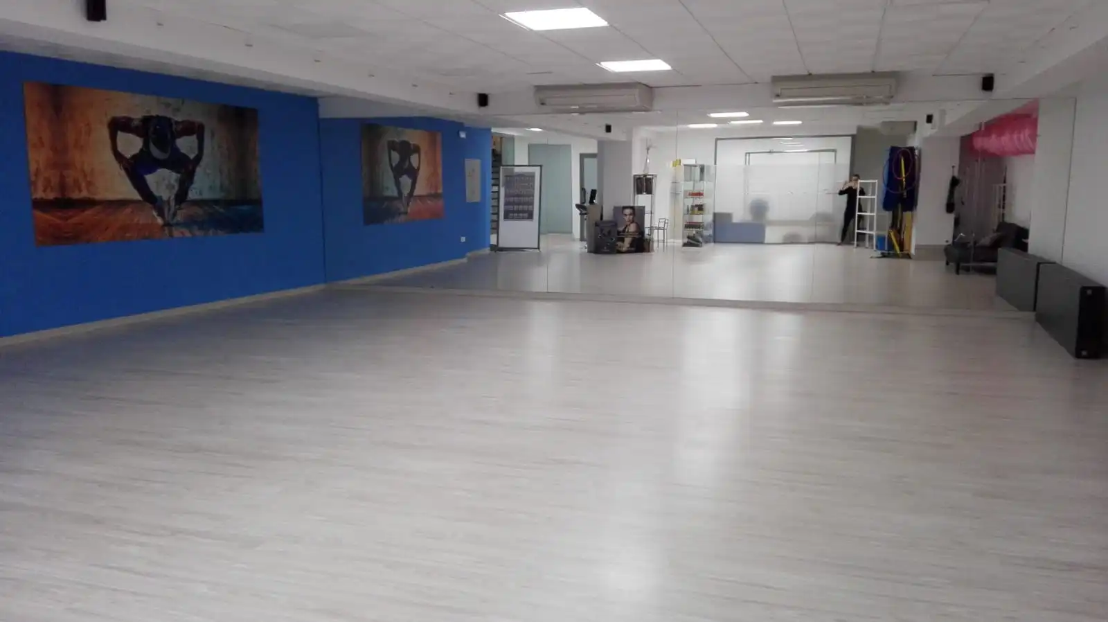 Business premises for sale in Avenida Primero de Mayo 1, imagen 6